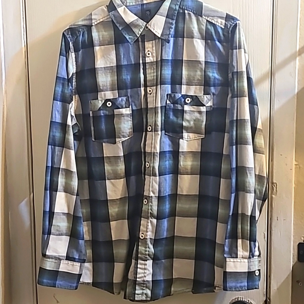 Nine 930 Thirty Men's Plaid Long Sleeve button up shirt MEDIUM